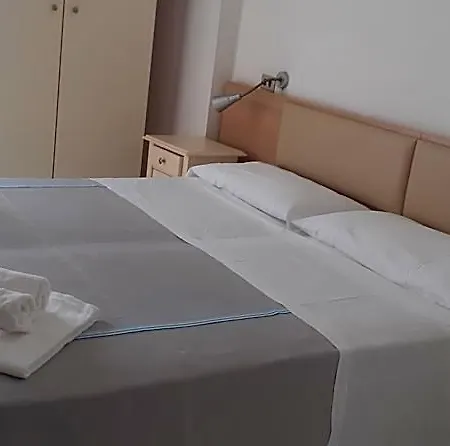 Stella Maris Lägenhetshotell 3*